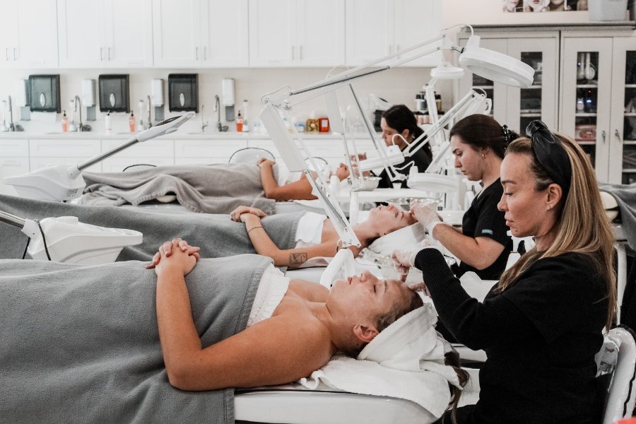 esthetician vs aesthetician