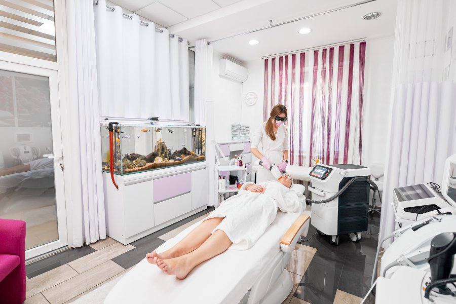 what do aestheticians do